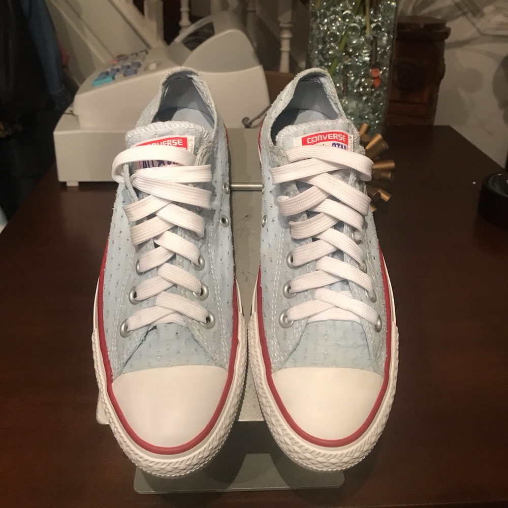 Sky blue eyelet converse low top size 8 us Preloved